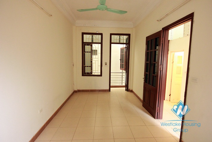 Cheap unfurnished 4 bedrooms for rent in Tayho area 